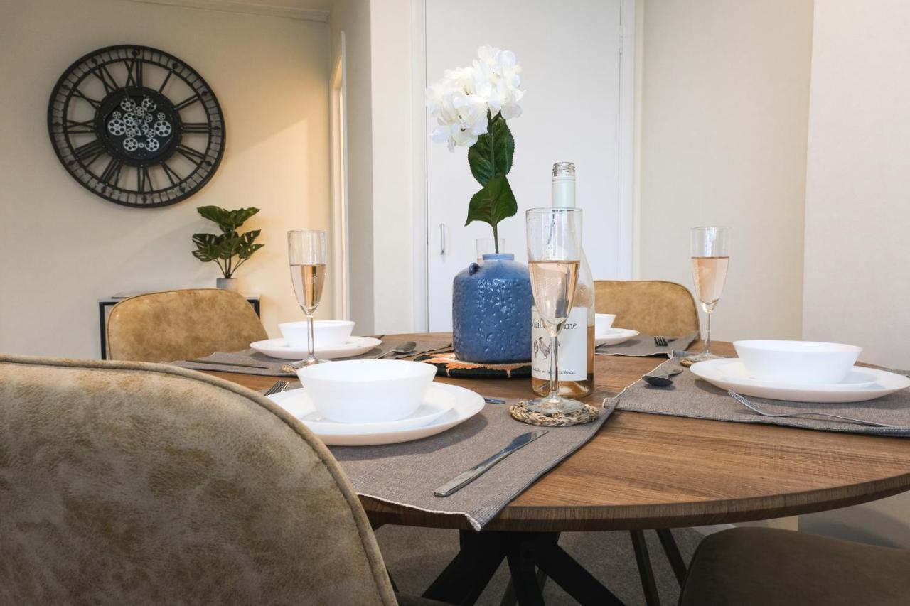 Spacious - Double And Sofa Bed - Wonderful Pavilion Views Apartment *